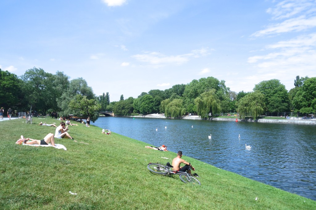 En lat söndag vid&nbsp;kanalen