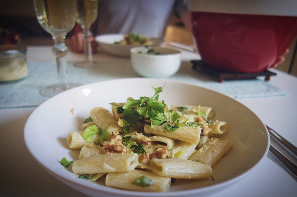 Krämig kronärtskockspasta på veganskt&nbsp;vis