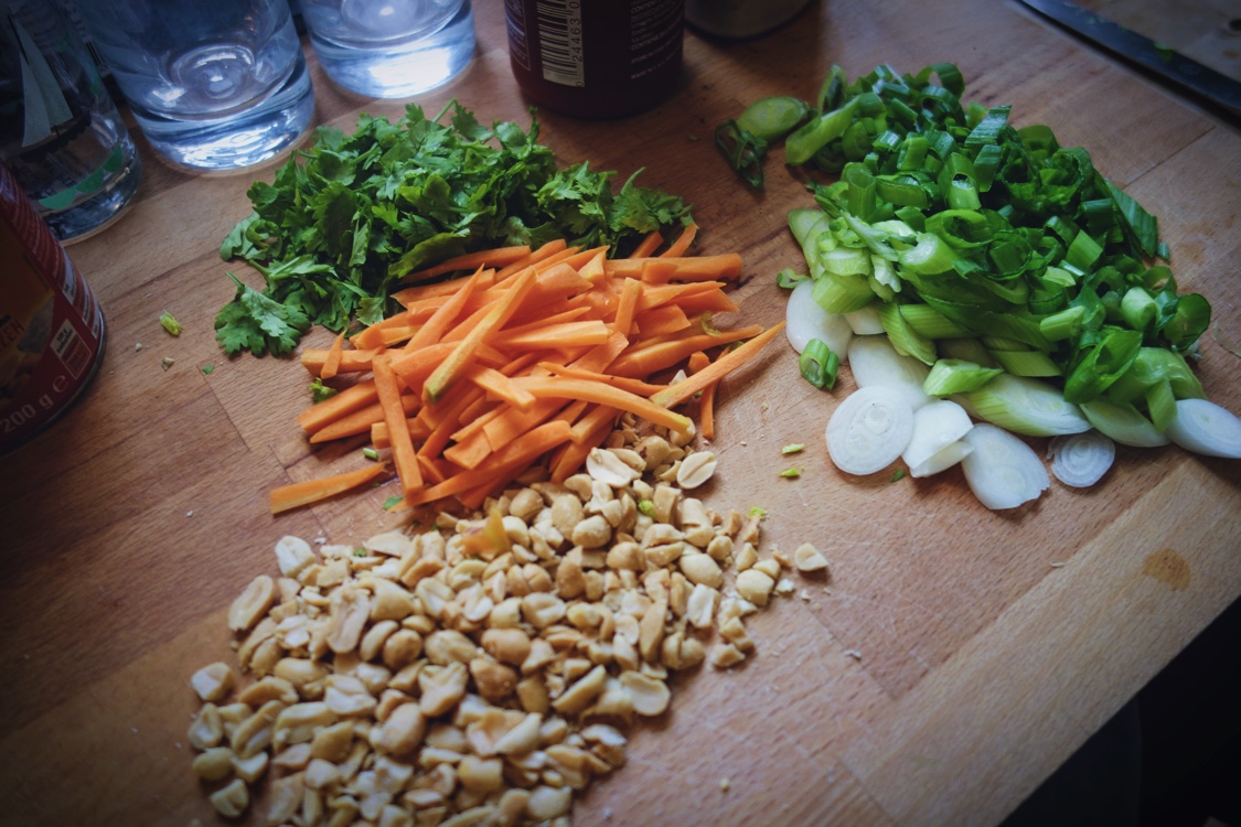 Ingredienser för veganska pad thai pommes