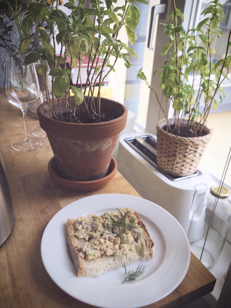 smörgås med kikärtspålägg