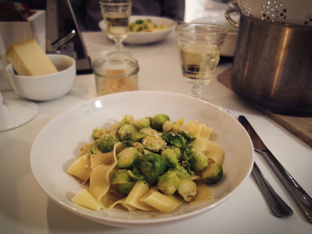 brysselkålspasta med dijonsmak