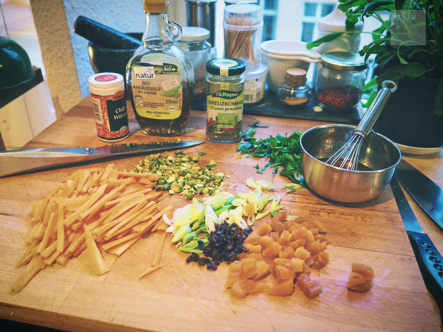 vegansk quinoasallad med kikärter och morötter