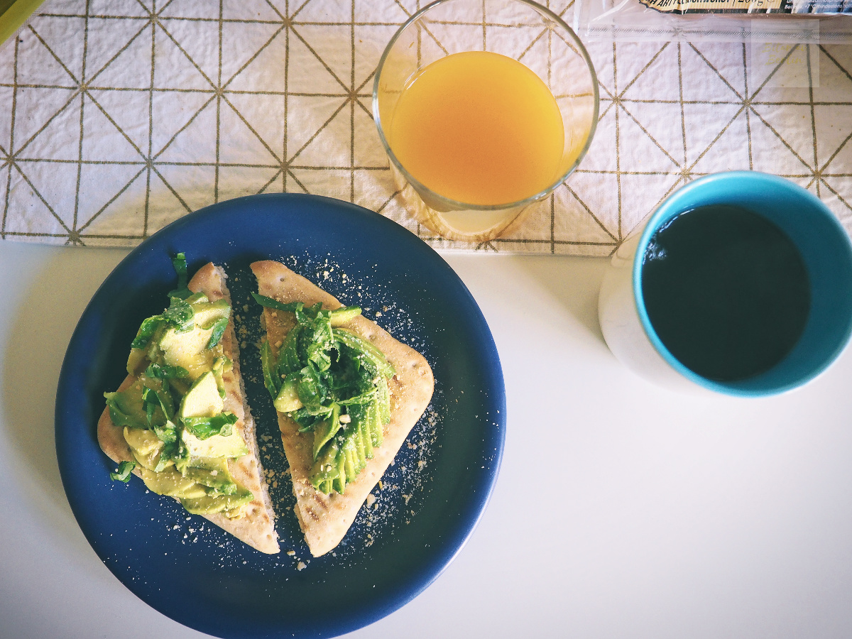 vegansk parmesan på avokadotoast